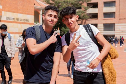 Estudiantes de pregado Estudiantes de pregado