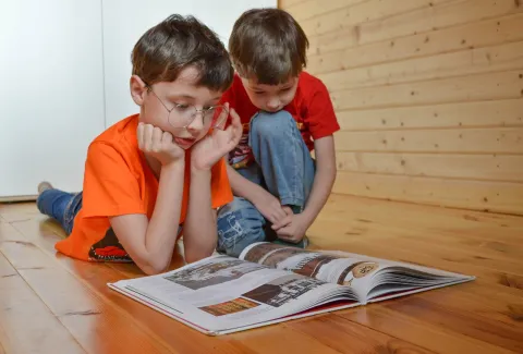 Sabías que: las tareas en visión próxima contribuyen al desarrollo de la miopía