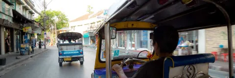 El debate de los bicitaxis y mototaxis en Bogotá