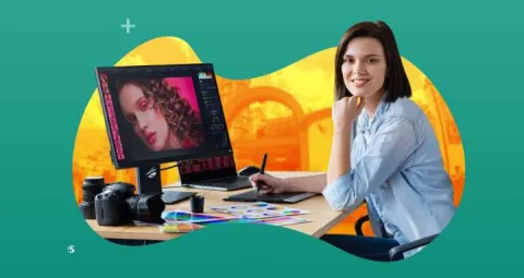 Mujer dibujando en la computadora