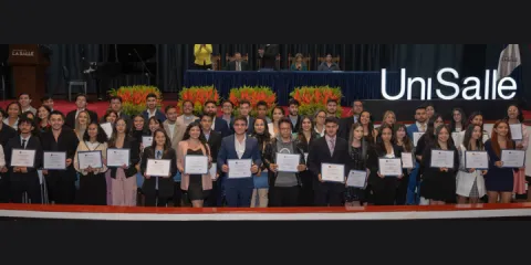 Reconocemos el compromiso de nuestros estudiantes