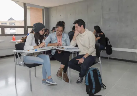 Escuela de Humanidades y Estudios Sociales