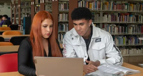 Escuela de Humanidades y Estudios Sociales