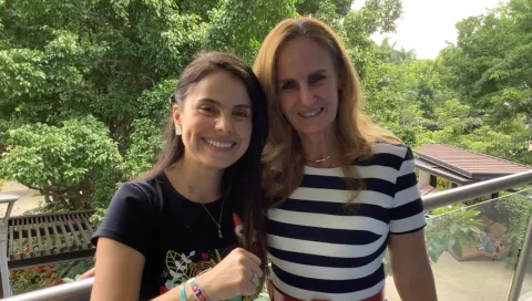 Senadora Esmeralda Hernández y Victoria Eugenia Pereira, Coordinadora del Observatorio Colombiano de Salud y Bienestar Animal (OCSBA).