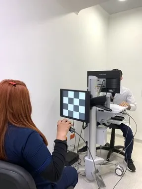 La electrofisiología es un mecanismo de apoyo diagnóstico útil para la evaluación de la vía visual: entre los ojos y su actividad cerebral