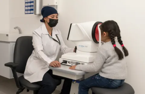 Nuestro Myopia 700 es un equipo que permite hacer control y manejo de la miopía de nuestros niños