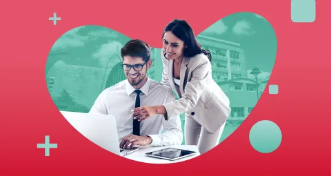 Administradores de empresas trabajando en equipo