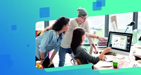 Personas gestionando campañas en computadoras – Especialización en E-Commerce y Marketing Digital, Universidad de La Salle