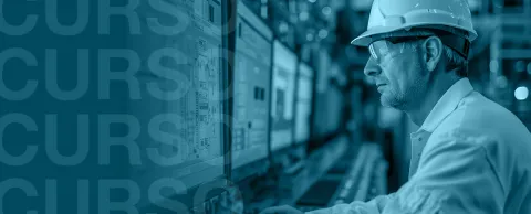 Ingeniero trabajando en tablero de control
