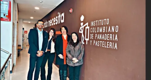 Docentes y directivos.