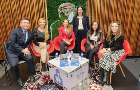 Aquí nuestros docentes luego del conversatorio con colegas y pacientes.