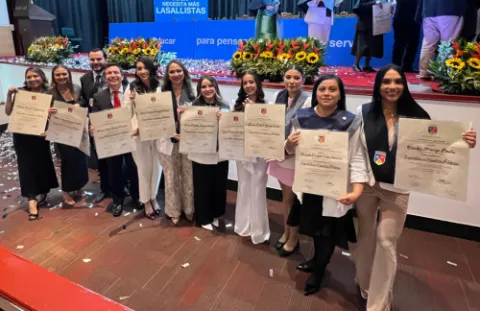 III cohorte de la Especialización en Optometría Pediátrica y XV cohorte de la Especialización en Terapia Visual y Ortóptica.