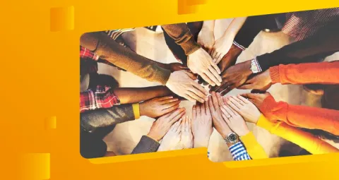 Grupo de personas uniendo sus manos, Doctorado en Estudios Sociales de la Religión, Universidad de La Salle
