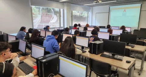 Estudiantes en aula