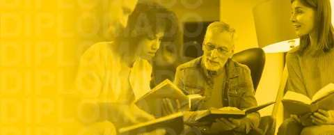 Grupo de personas estudiando la palabra