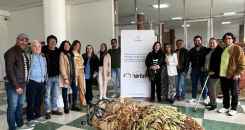 Integrantes del Gran Salón BAT de Arte Popular