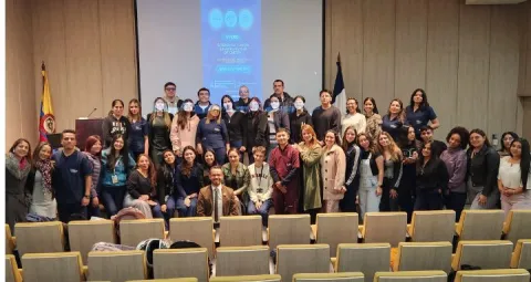 El V Foro de Experiencias Clínicas e Investigativas es un evento académico que permite a profesionales y estudiantes reconocer las principales necesidades disciplinares y mostrar a la comunidad académica su respuesta investigativa y preocupación clínica