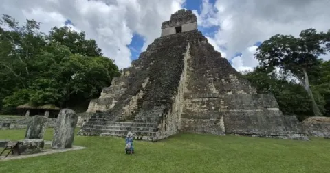 Pirámide del Complejo Arqueológico de Tikal.