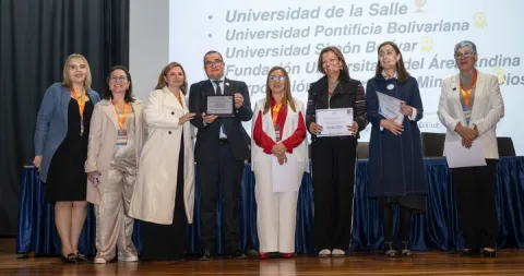 Reconocimiento a la Universidad