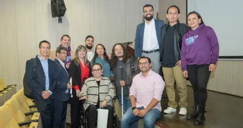 Equipo y panelistas del evento