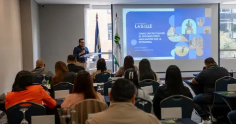 Escuela de Negocios y Fedecrédito 