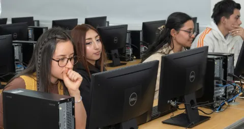 Estudiantes en clase