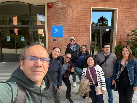 7 estudiantes del Doctorado en Educación y Sociedad, acompañados por el profesor Guillermo Londoño Orozco