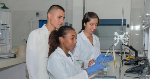 Estudiantes de investigación Unisalle