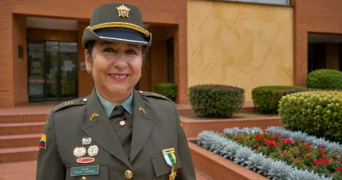 condecoración a la Dra. Rosalina González por su labor en investigación sostenible