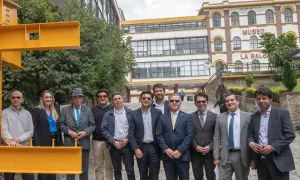 Árbol de conexiones: un símbolo de unión, innovación y legado.