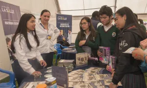 Unisalle cruza fronteras con ferias estudiantiles