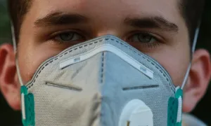 ¿Está el nuevo virus presente en el contenido ocular?