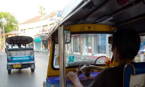 El debate de los bicitaxis y mototaxis en Bogotá