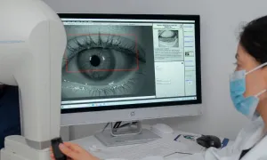 Unisalle apuesta por la detección temprana de la miopía