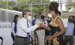 Entrega de las primeras unidades de aislamiento portátiles para pacientes Covid-19