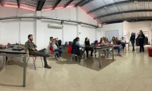 Grupo en charla de emprendimiento