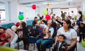 Asistentes al lanzamiento