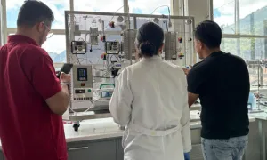 Trabajando en el sistema de reacción catalítico.