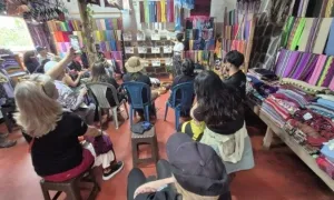Mujeres tejedoras Mayas, San Juan La Laguna.
