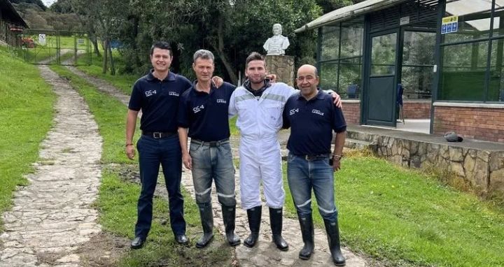 Equipo de trabajo del CIC San Miguel posando en las instalaciones