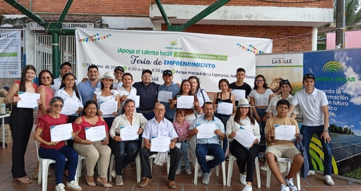 Graduados del Diplomado para la Iniciación y Fortalecimiento del Tejido Empresarial