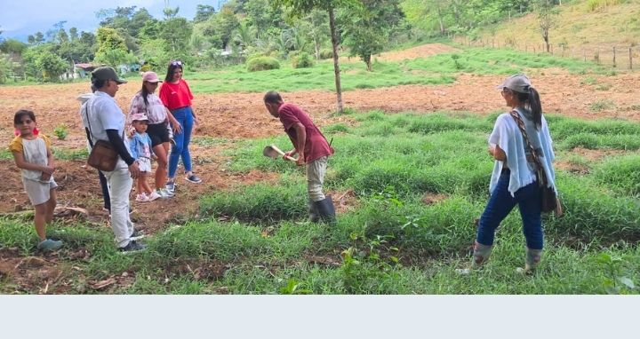 Paisaje rural colombiano relacionado con prácticas de economía circular