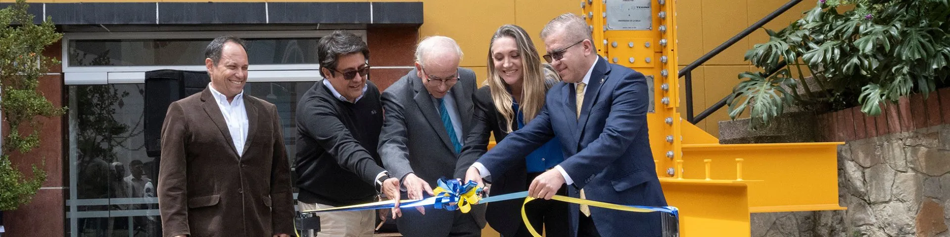 Árbol de conexiones: un símbolo de unión, innovación y legado.