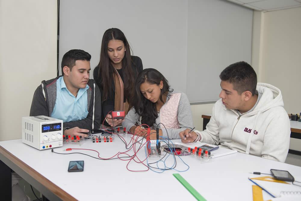 Escuela de Ciencias Básicas y Aplicadas