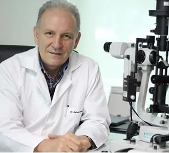 Egresado Lasallista brinda consultas de Optometría a los más necesitados en...