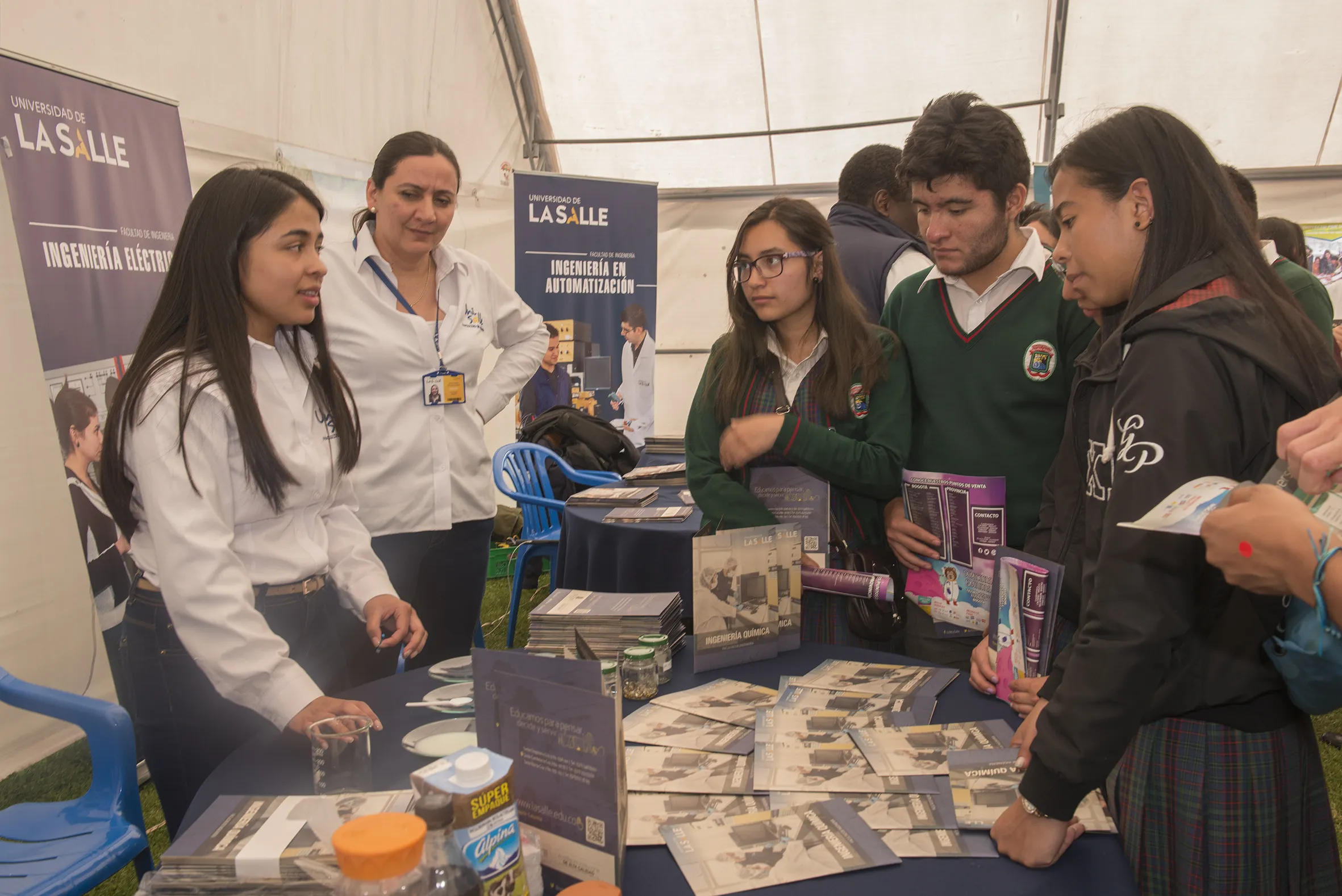 Unisalle cruza fronteras con ferias estudiantiles