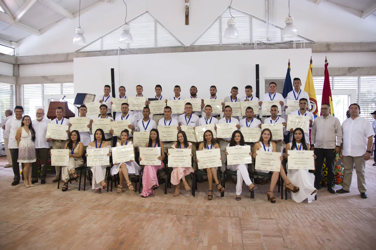 32 nuevos ingenieros agronomos se graduan del proyecto Utopia