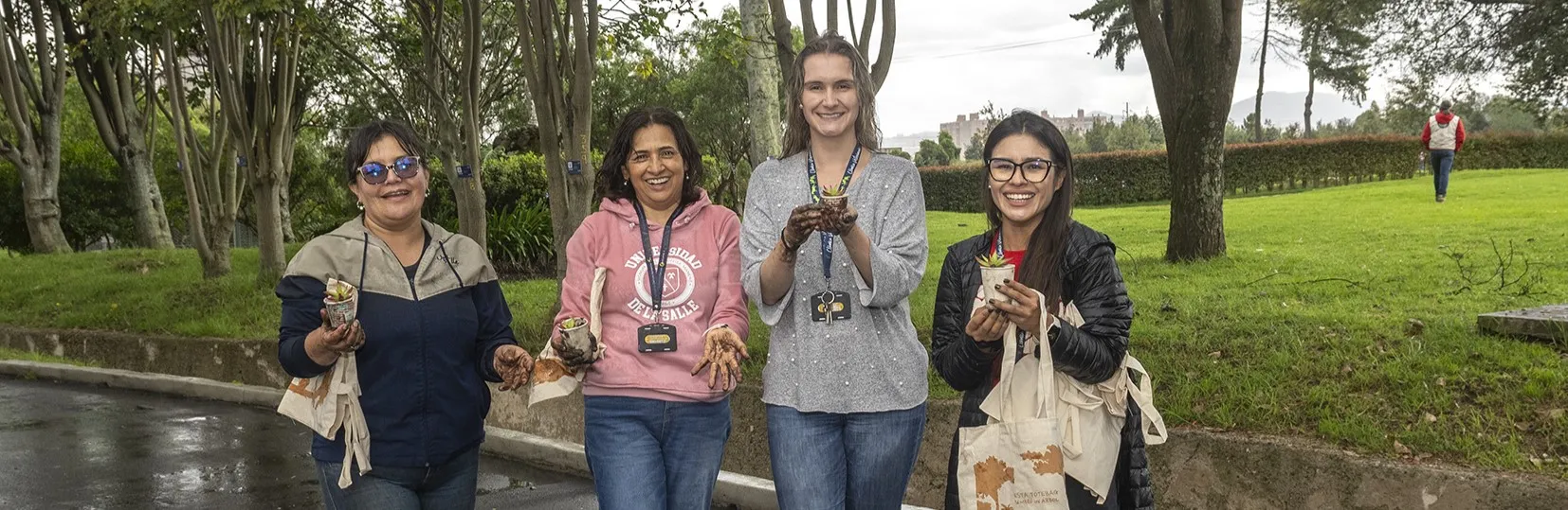 Unisalle siembra 41 árboles: un enfoque en la Restauración Ecológica y la...