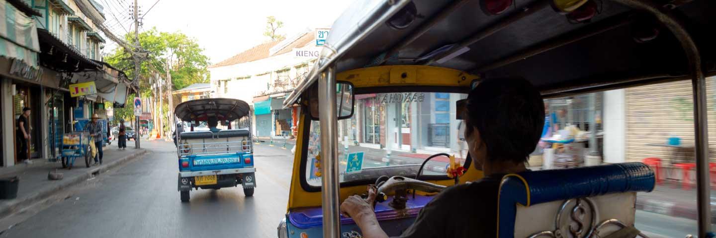 El debate de los bicitaxis y mototaxis en Bogotá
