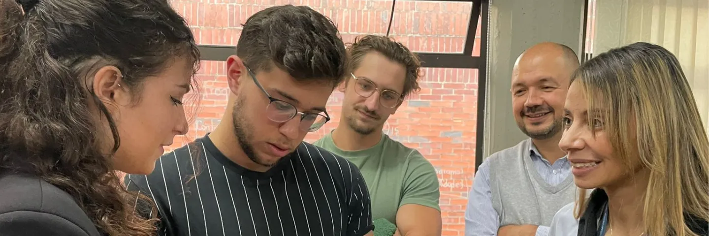 Escuela de Negocios recibe a estudiantes franceses